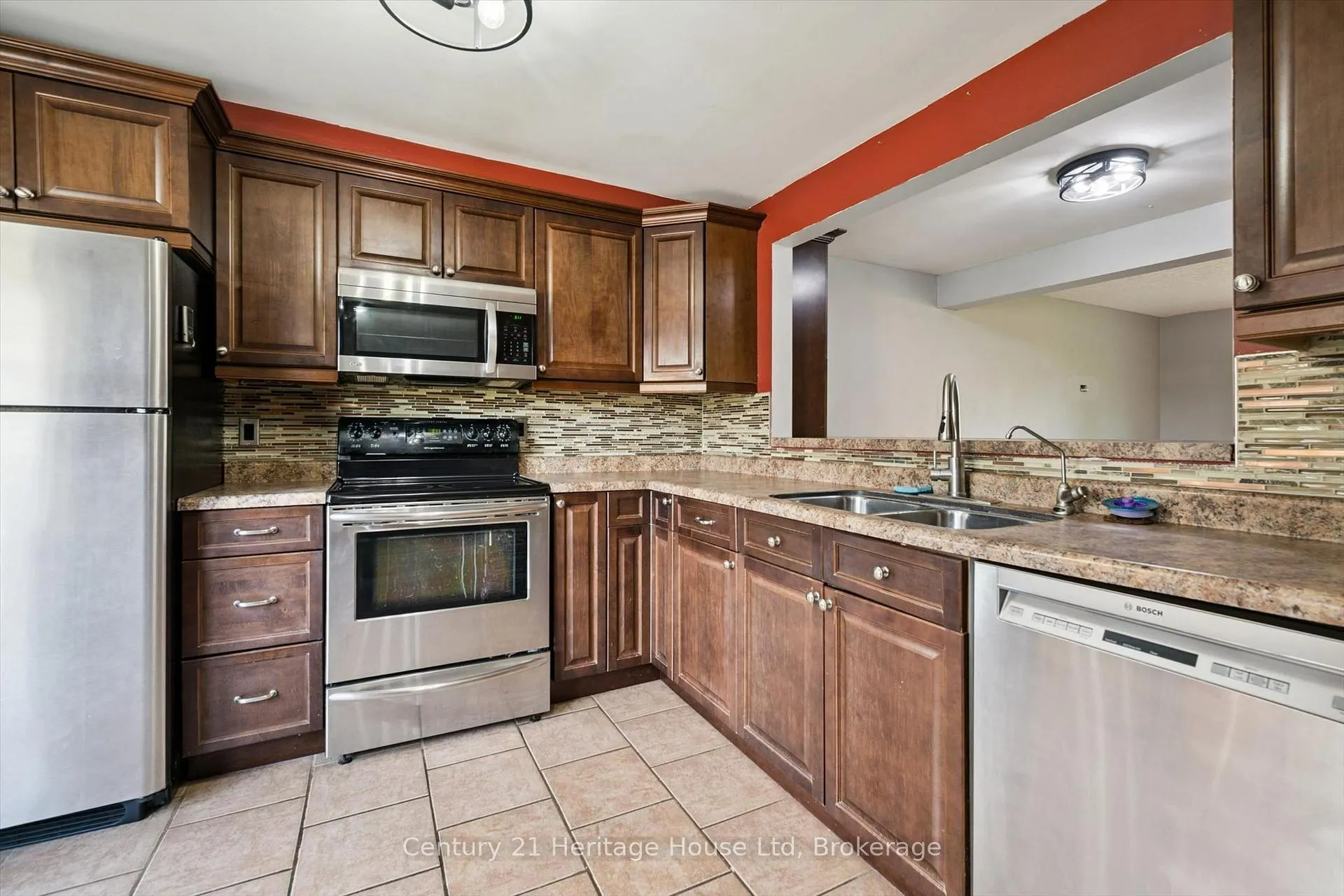 Photo 8 of 279 Strathallan Street, Centre Wellington, Fergus — HOMEH
