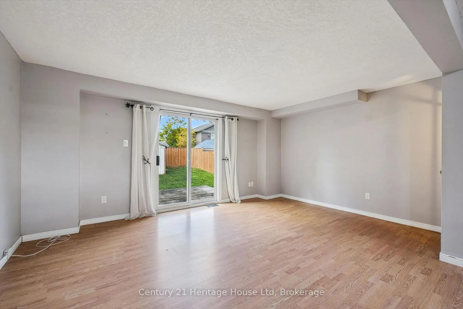 Photo 15 of 279 Strathallan Street, Centre Wellington, Fergus — HOMEH