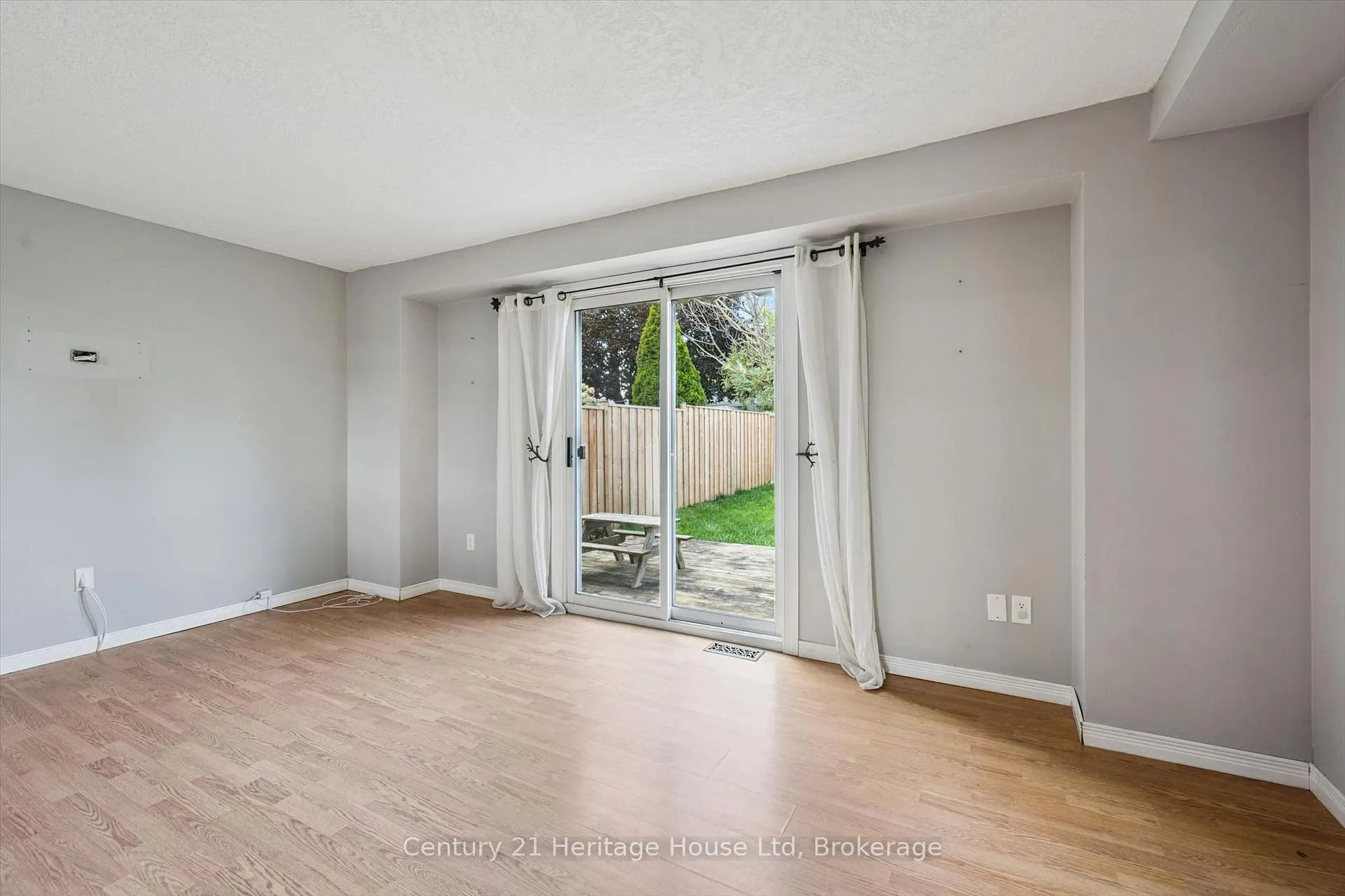 Photo 18 of 279 Strathallan Street, Centre Wellington, Fergus — HOMEH