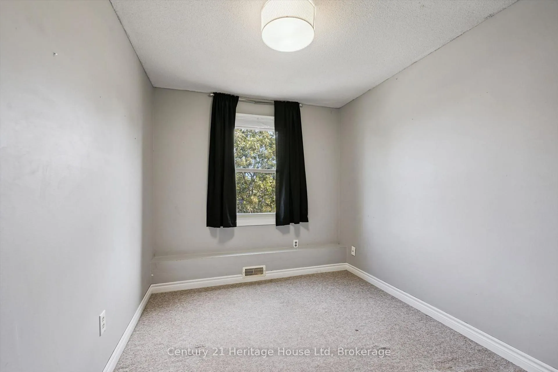 Photo 23 of 279 Strathallan Street, Centre Wellington, Fergus — HOMEH