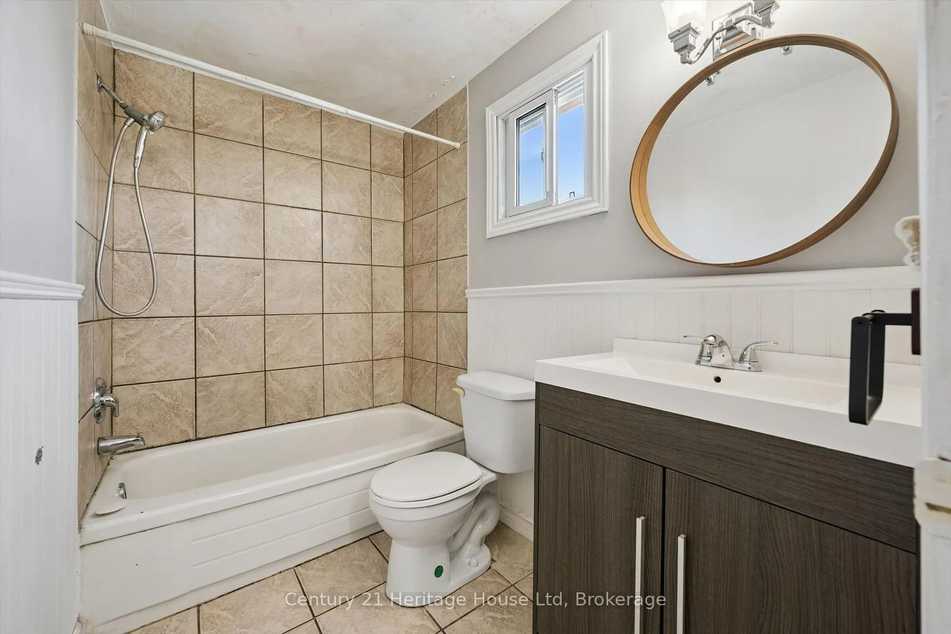 Photo 26 of 279 Strathallan Street, Centre Wellington, Fergus — HOMEH