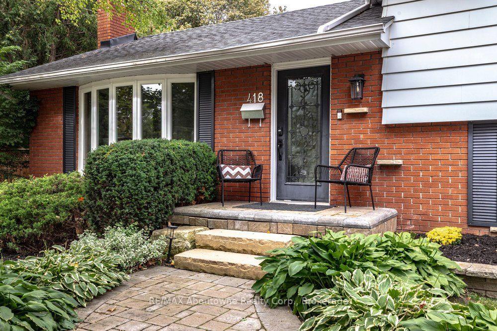 Photo 3 of 418 Fairlawn Crescent, Burlington, Shoreacres — HOMEH