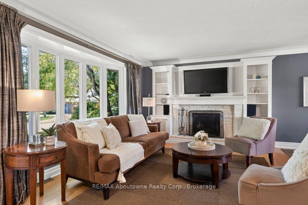 Photo 5 of 418 Fairlawn Crescent, Burlington, Shoreacres — HOMEH