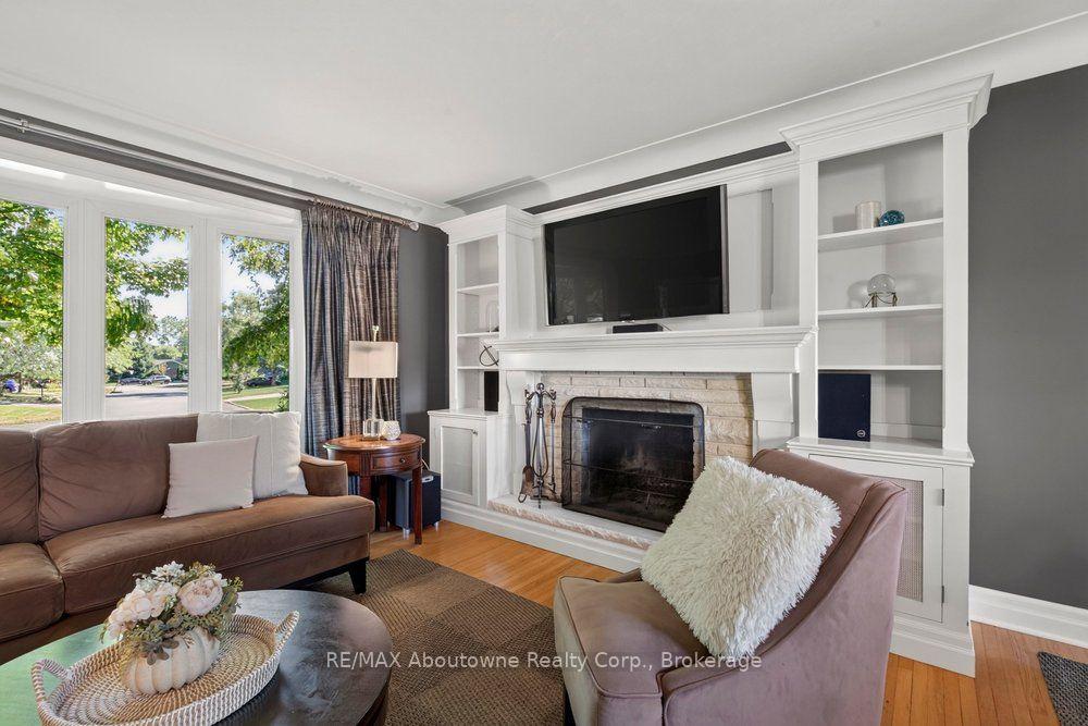 Photo 6 of 418 Fairlawn Crescent, Burlington, Shoreacres — HOMEH