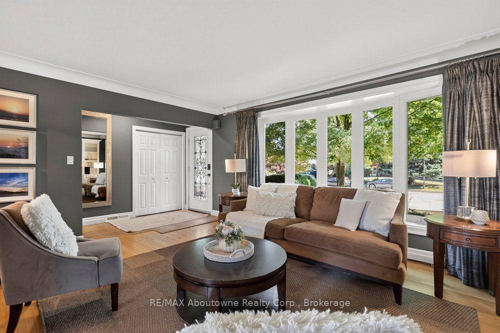 Photo 7 of 418 Fairlawn Crescent, Burlington, Shoreacres — HOMEH