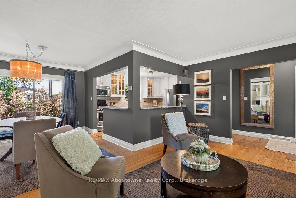 Photo 8 of 418 Fairlawn Crescent, Burlington, Shoreacres — HOMEH