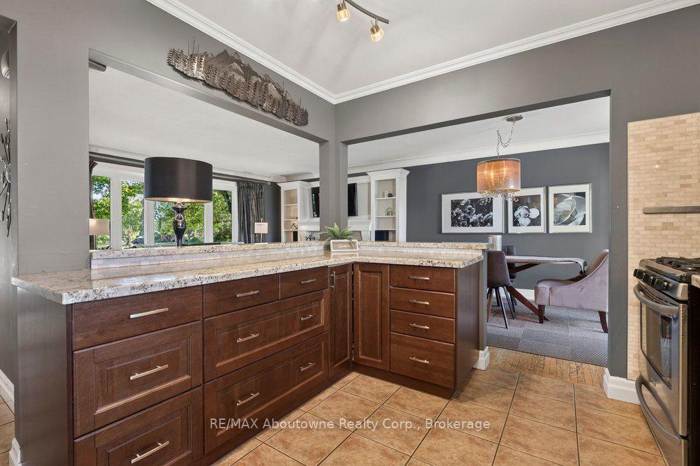 Photo 12 of 418 Fairlawn Crescent, Burlington, Shoreacres — HOMEH