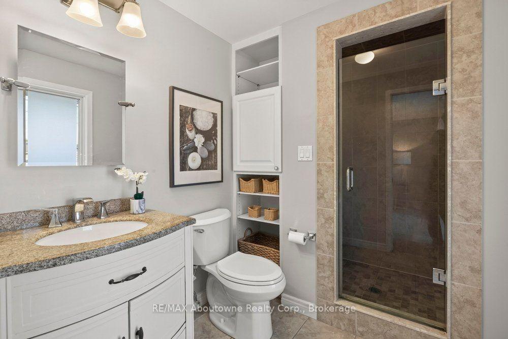 Photo 19 of 418 Fairlawn Crescent, Burlington, Shoreacres — HOMEH