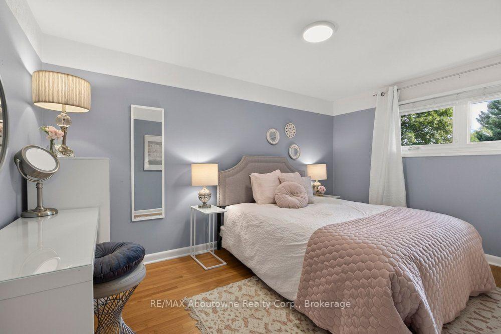 Photo 21 of 418 Fairlawn Crescent, Burlington, Shoreacres — HOMEH