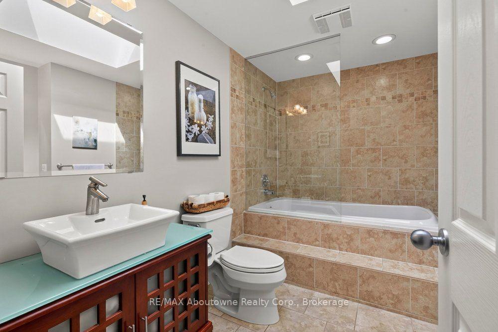 Photo 22 of 418 Fairlawn Crescent, Burlington, Shoreacres — HOMEH