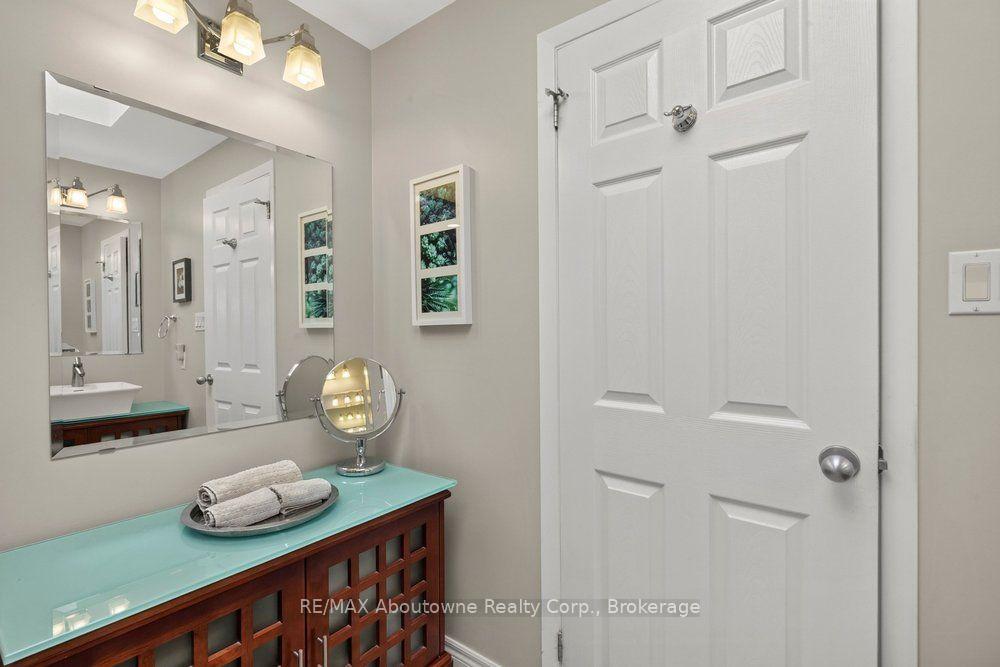 Photo 23 of 418 Fairlawn Crescent, Burlington, Shoreacres — HOMEH