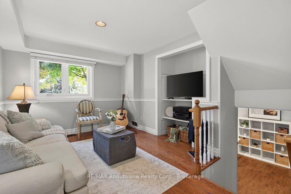 Photo 25 of 418 Fairlawn Crescent, Burlington, Shoreacres — HOMEH