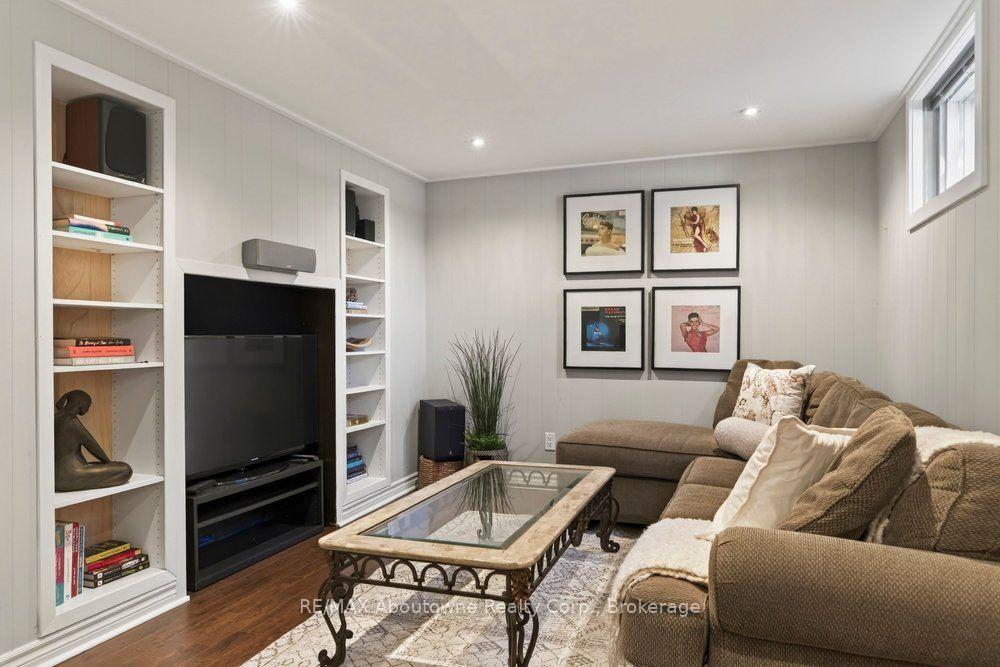 Photo 32 of 418 Fairlawn Crescent, Burlington, Shoreacres — HOMEH