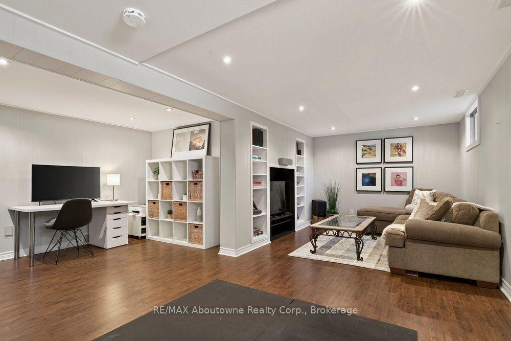 Photo 33 of 418 Fairlawn Crescent, Burlington, Shoreacres — HOMEH