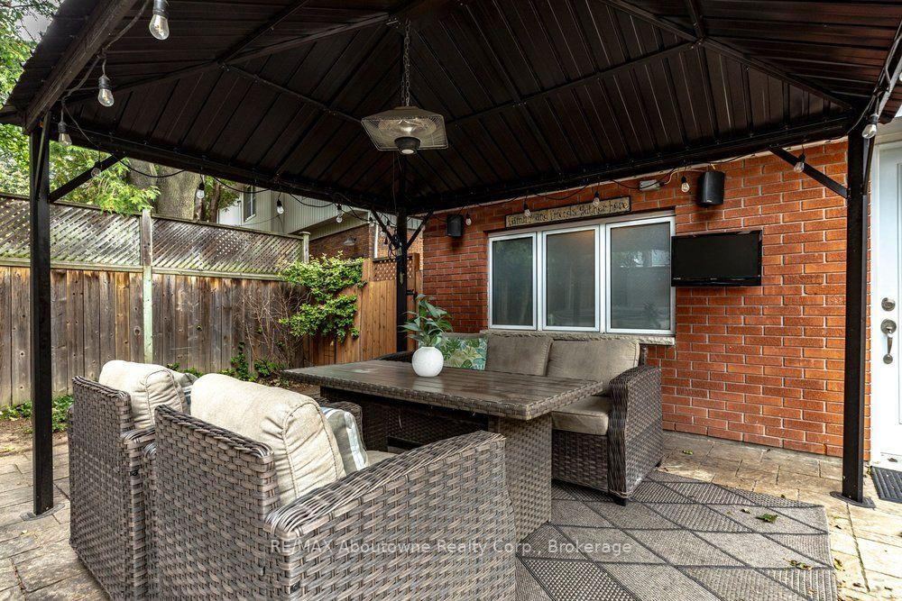 Photo 43 of 418 Fairlawn Crescent, Burlington, Shoreacres — HOMEH