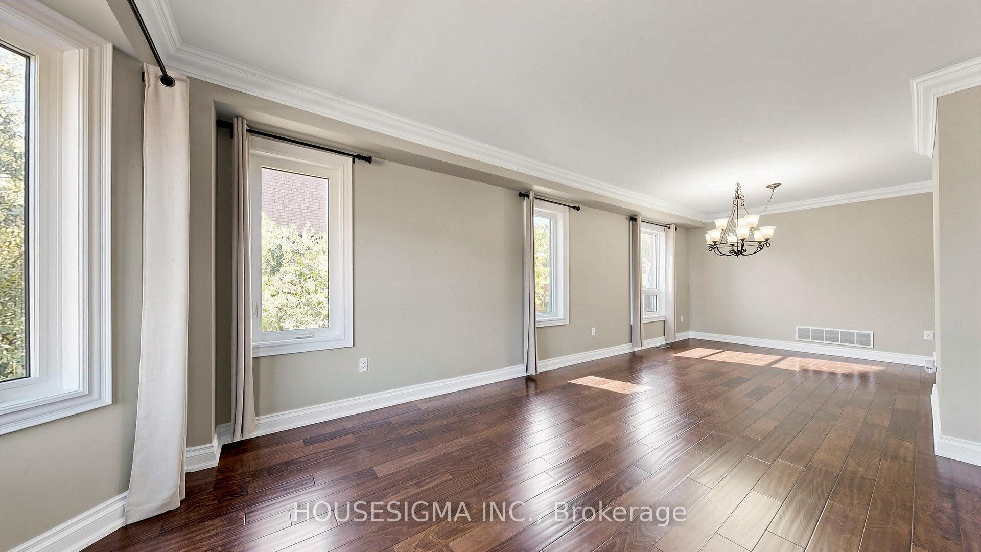 Photo 3 of 32 Willoughby Way, Halton Hills, Georgetown — HOMEH