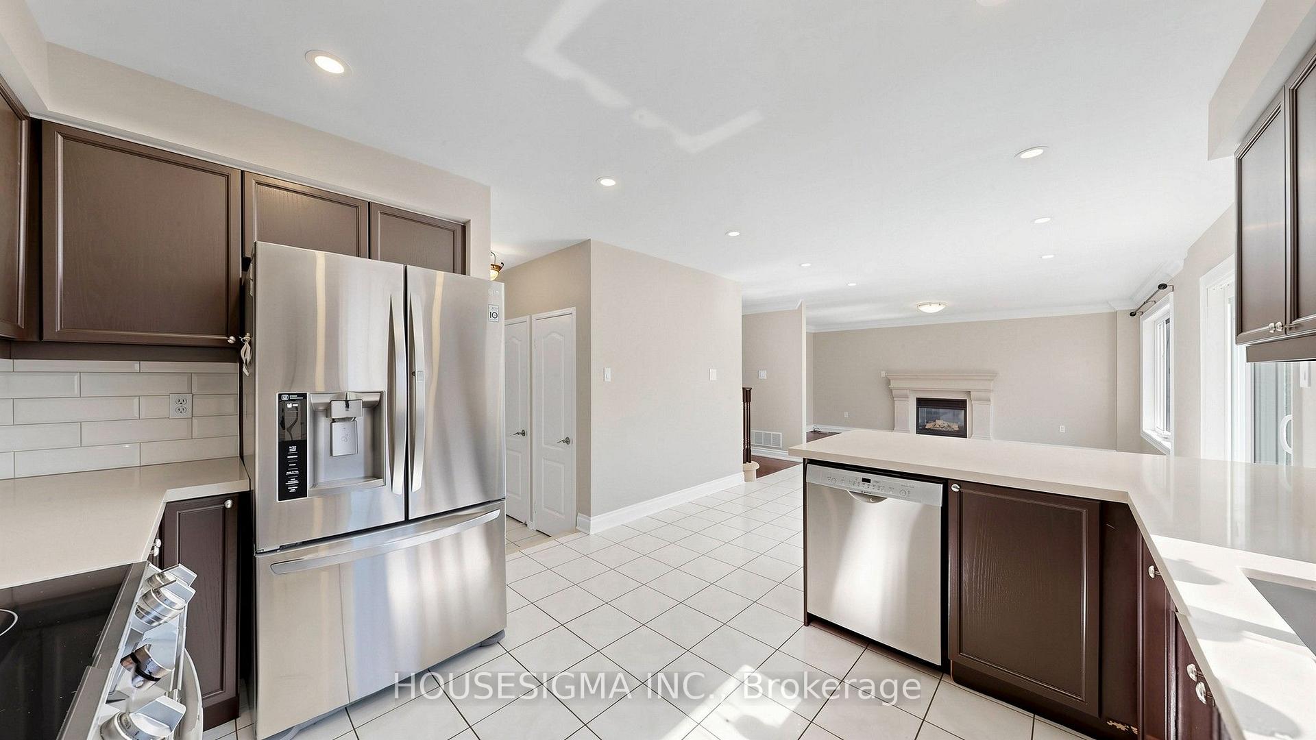 Photo 12 of 32 Willoughby Way, Halton Hills, Georgetown — HOMEH