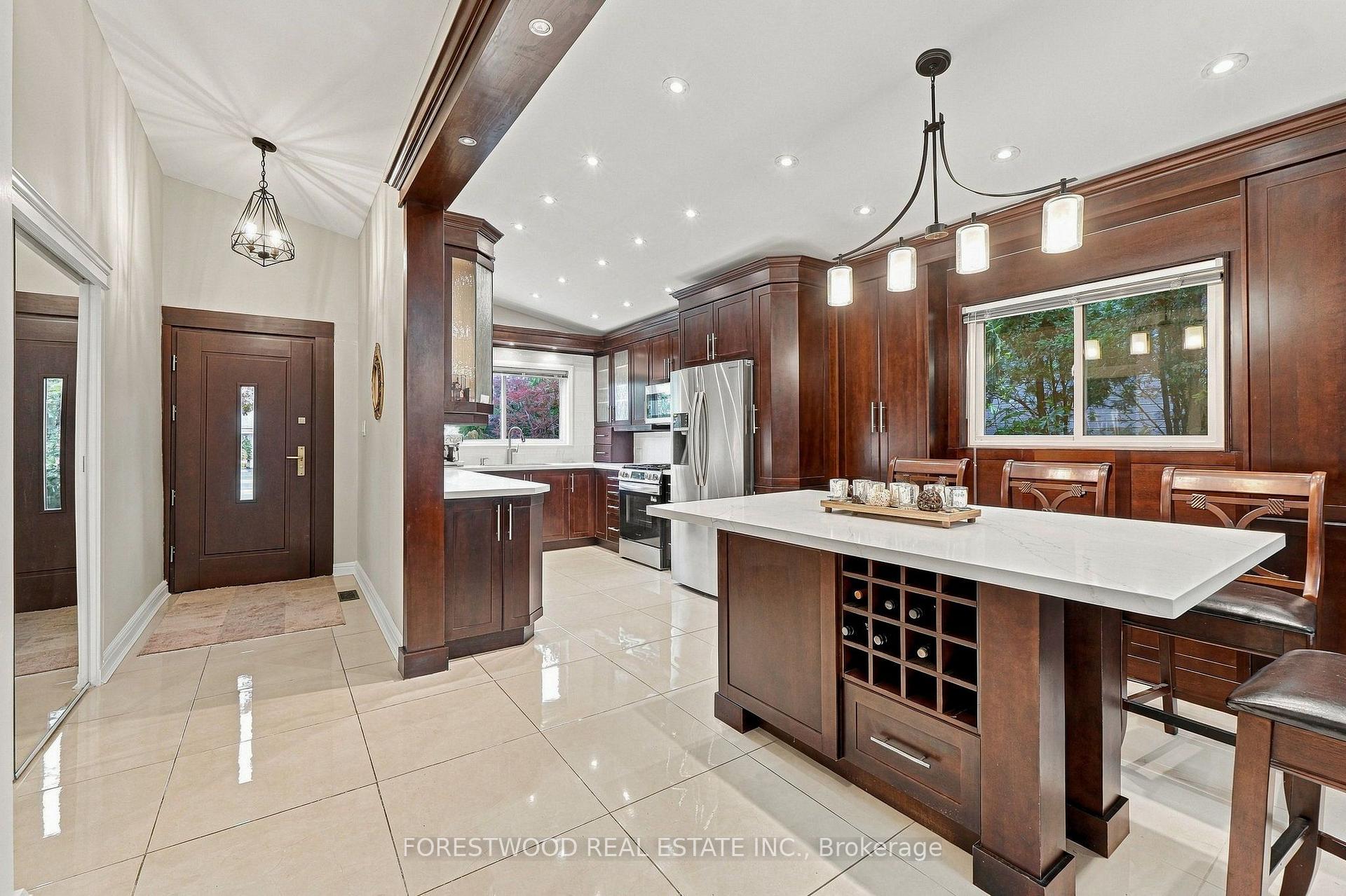 Photo 8 of 1063 Flagship Drive, Mississauga, Applewood — HOMEH