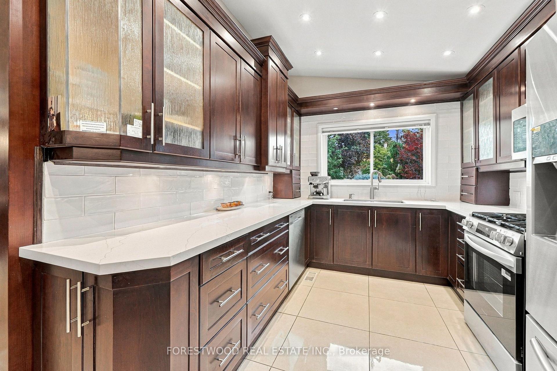 Photo 10 of 1063 Flagship Drive, Mississauga, Applewood — HOMEH