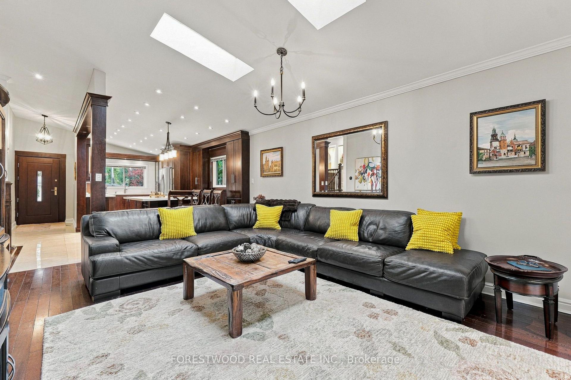 Photo 12 of 1063 Flagship Drive, Mississauga, Applewood — HOMEH