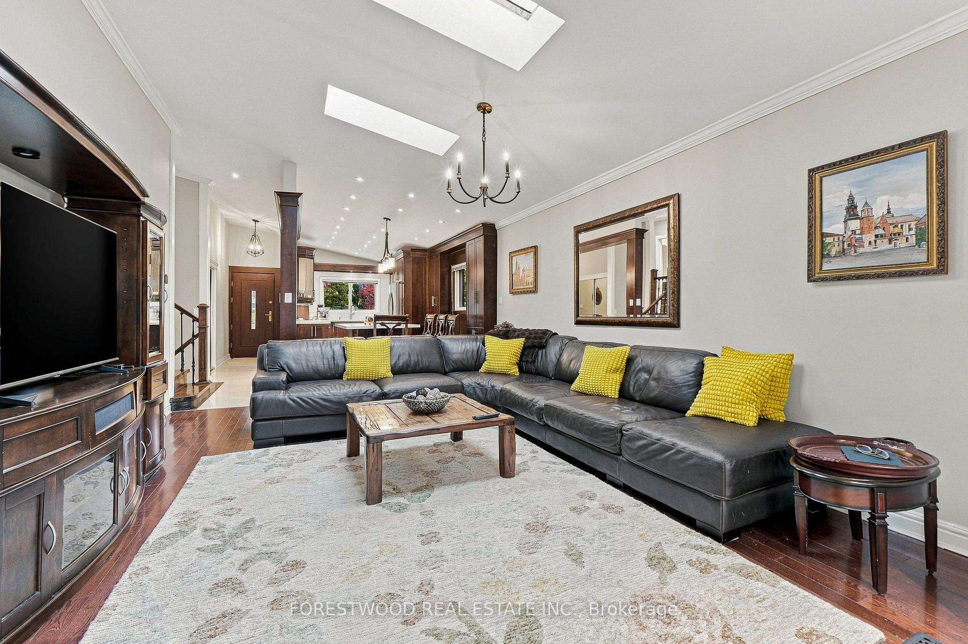 Photo 13 of 1063 Flagship Drive, Mississauga, Applewood — HOMEH