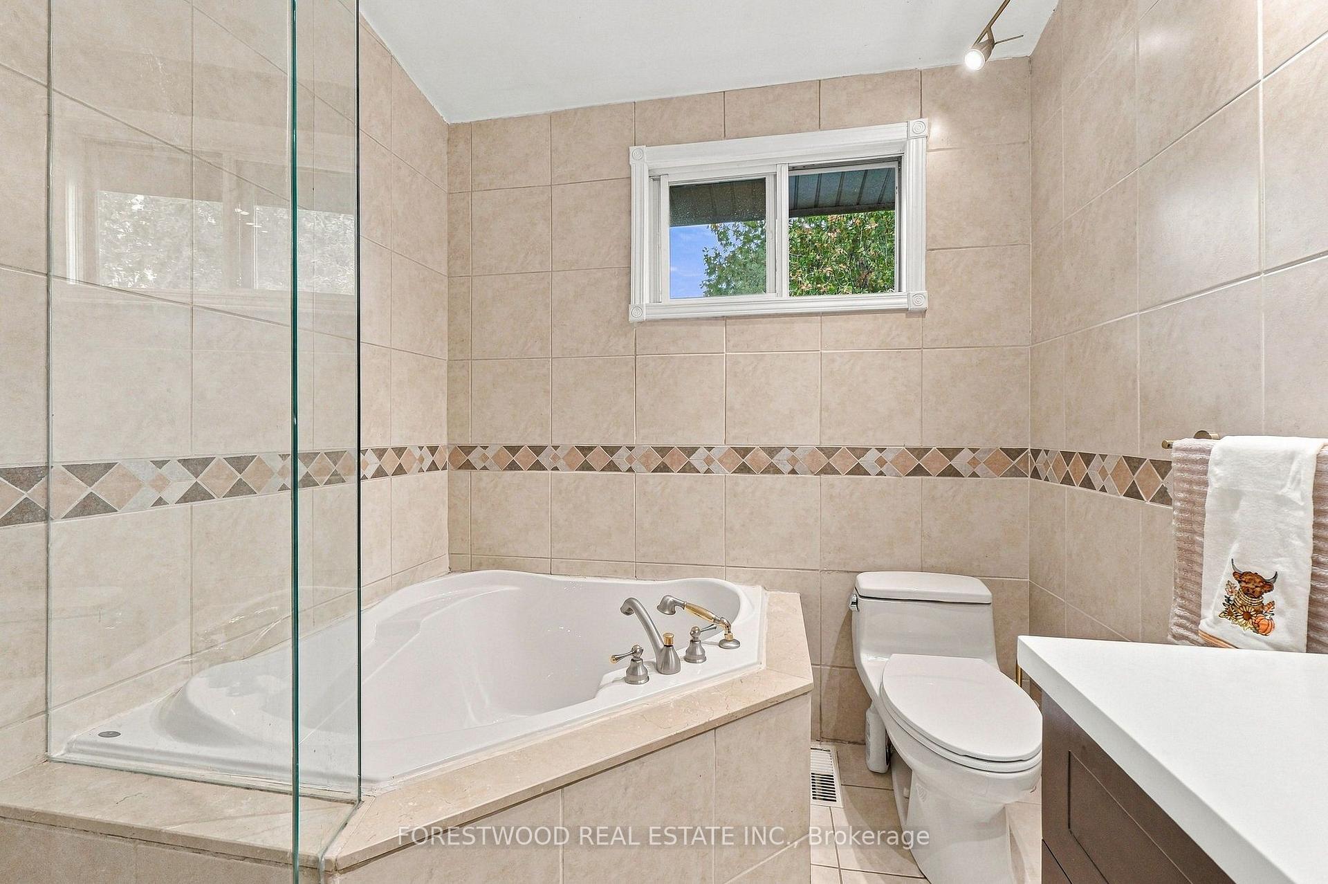 Photo 27 of 1063 Flagship Drive, Mississauga, Applewood — HOMEH