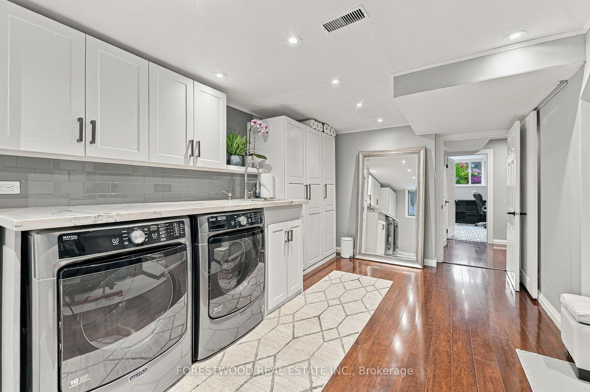 Photo 35 of 1063 Flagship Drive, Mississauga, Applewood — HOMEH