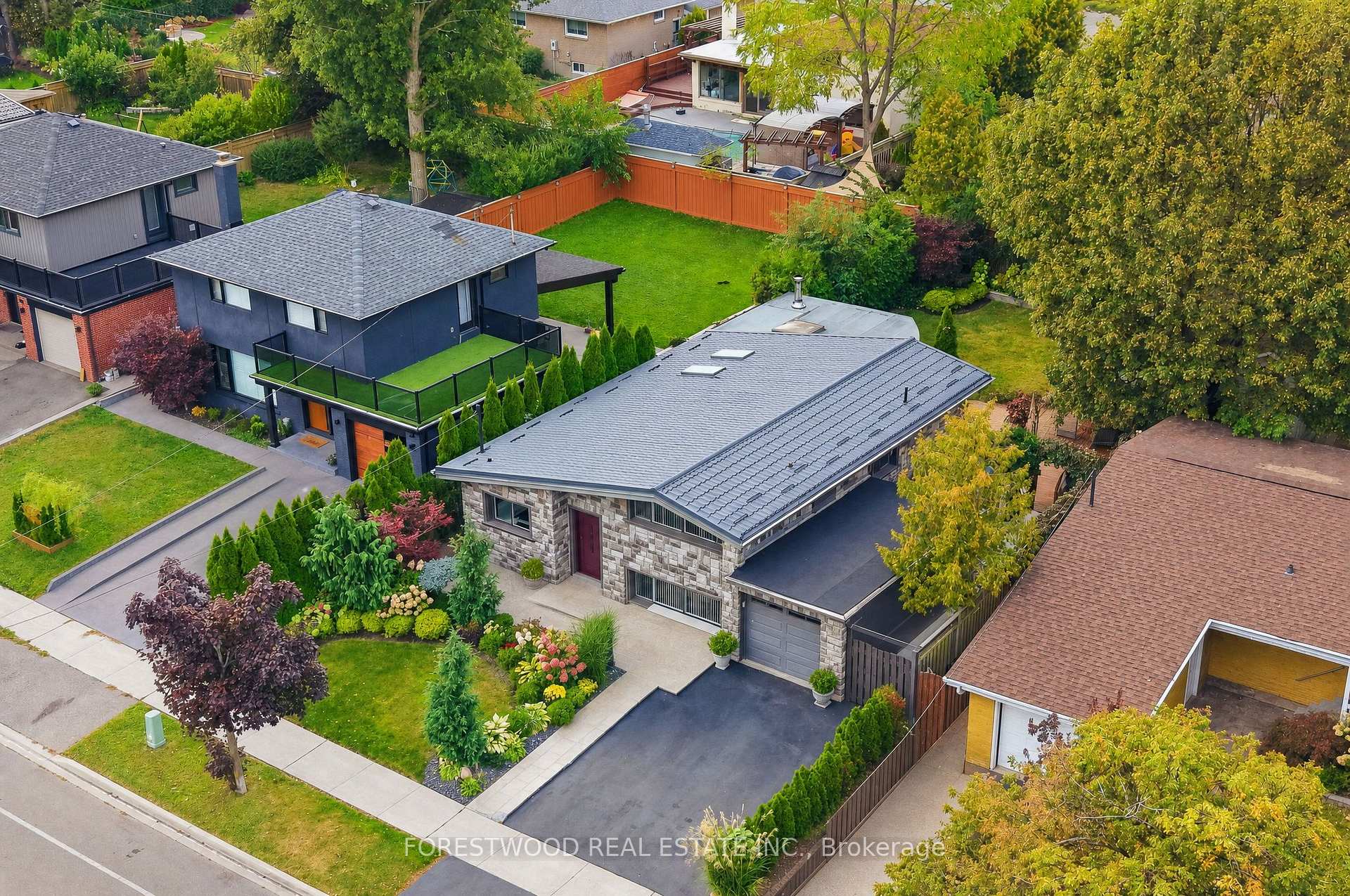 Photo 55 of 1063 Flagship Drive, Mississauga, Applewood — HOMEH