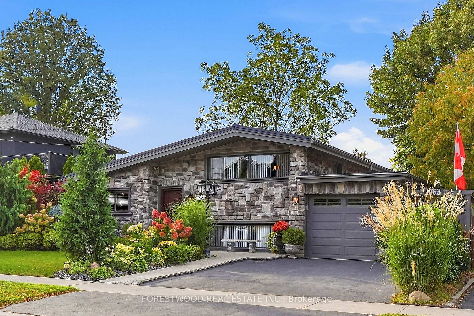 Photo 56 of 1063 Flagship Drive, Mississauga, Applewood — HOMEH