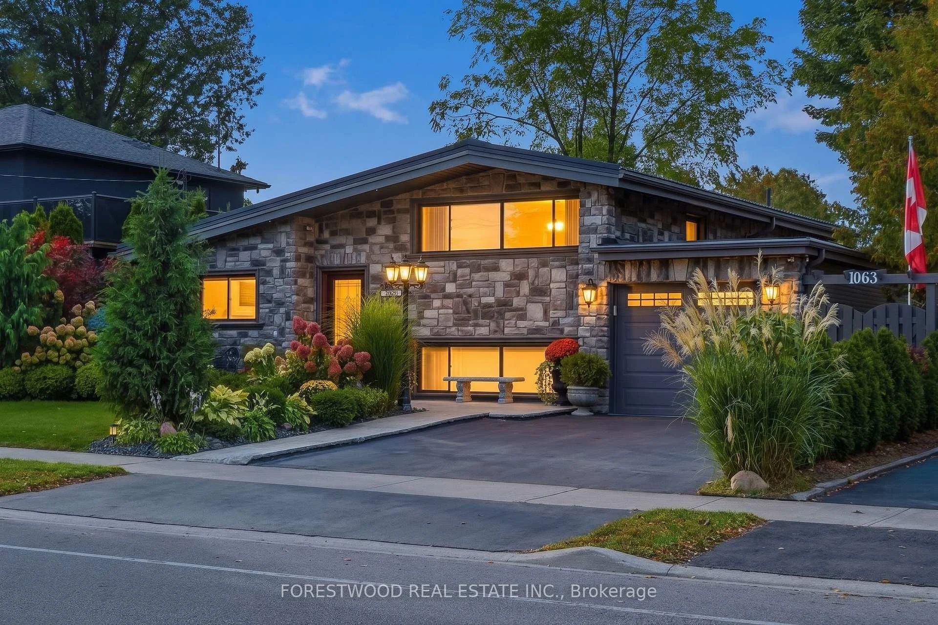 Photo 1 of 1063 Flagship Drive, Mississauga, Applewood — HOMEH
