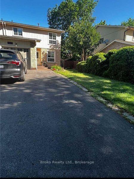 Front of 2419 Brasilia Circle
