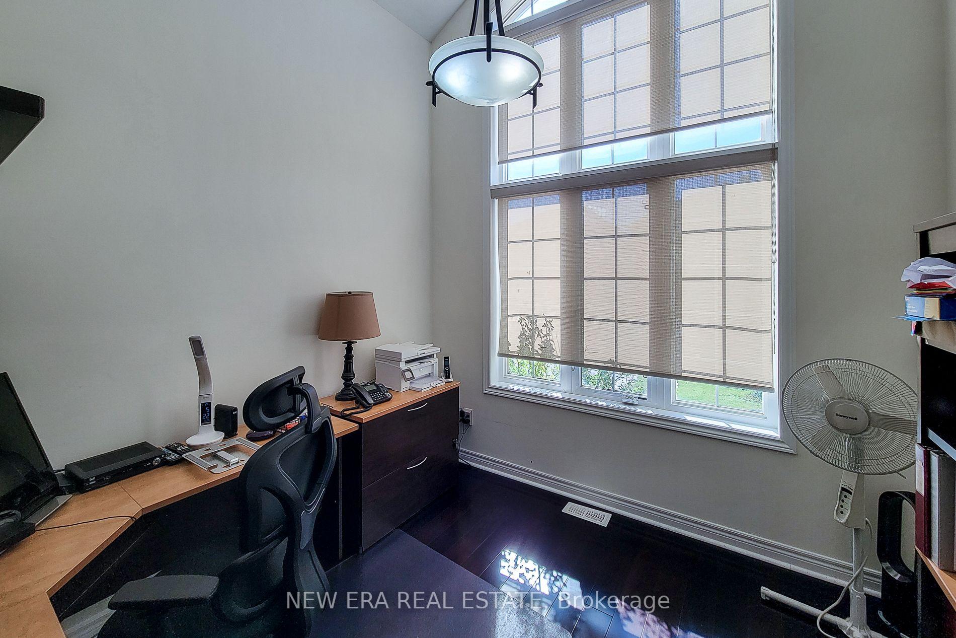 Photo 12 of 23 Curran Road, Hamilton, Meadowlands — HOMEH