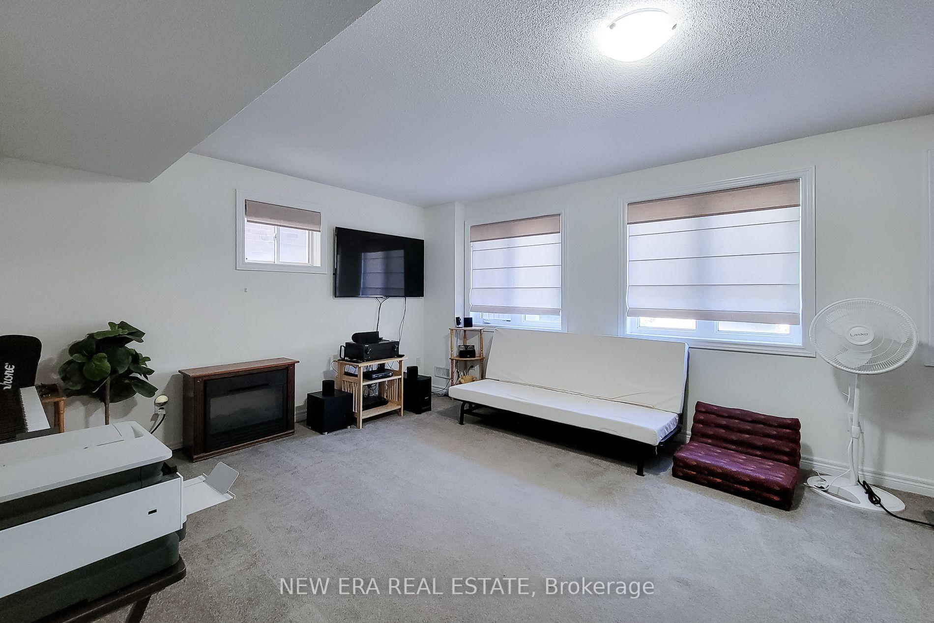 Photo 42 of 23 Curran Road, Hamilton, Meadowlands — HOMEH