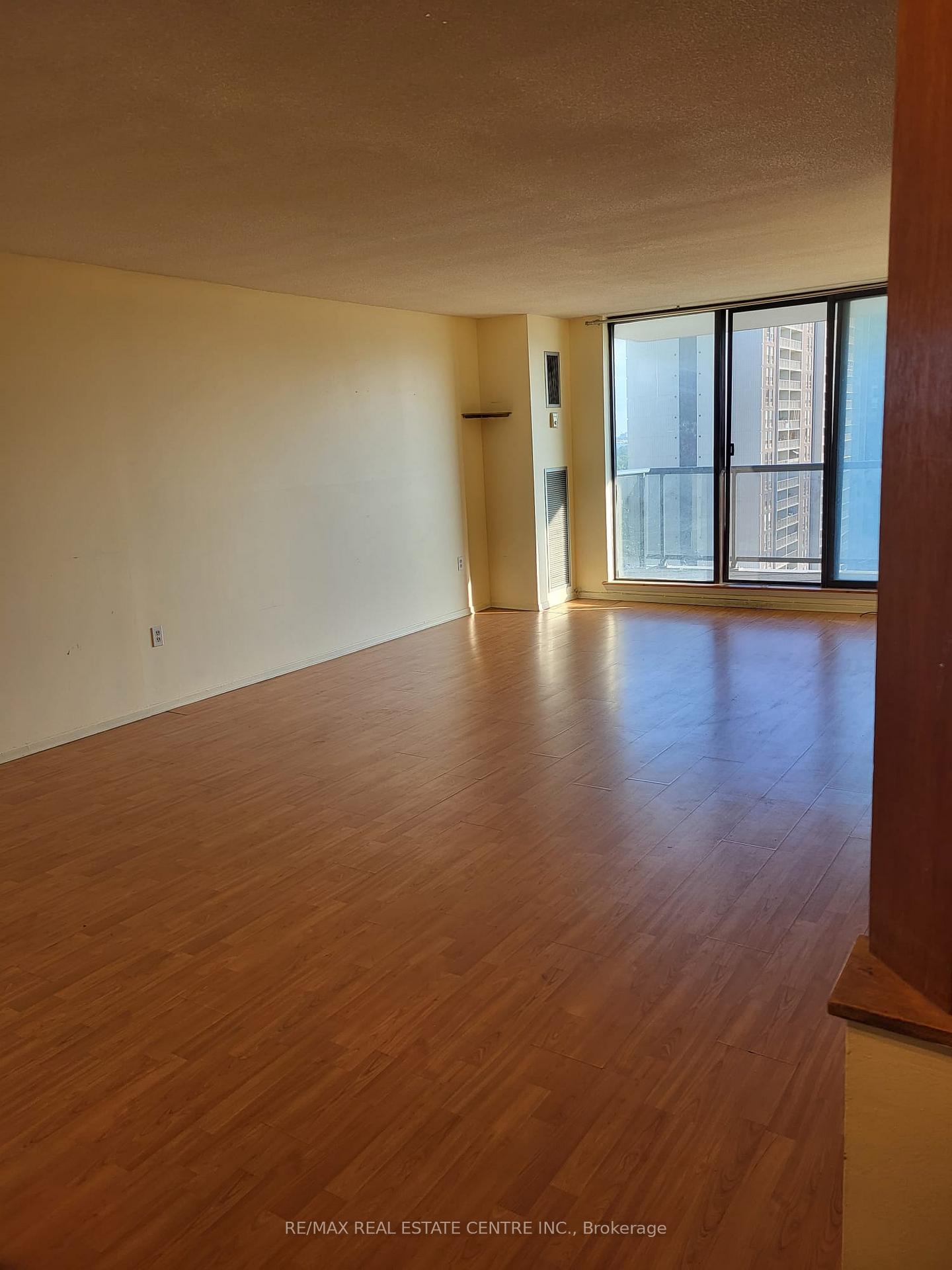 Photo 2 of Unit 1202, 17 Knightsbridge Road, Brampton, Queen Street Corridor — HOMEH