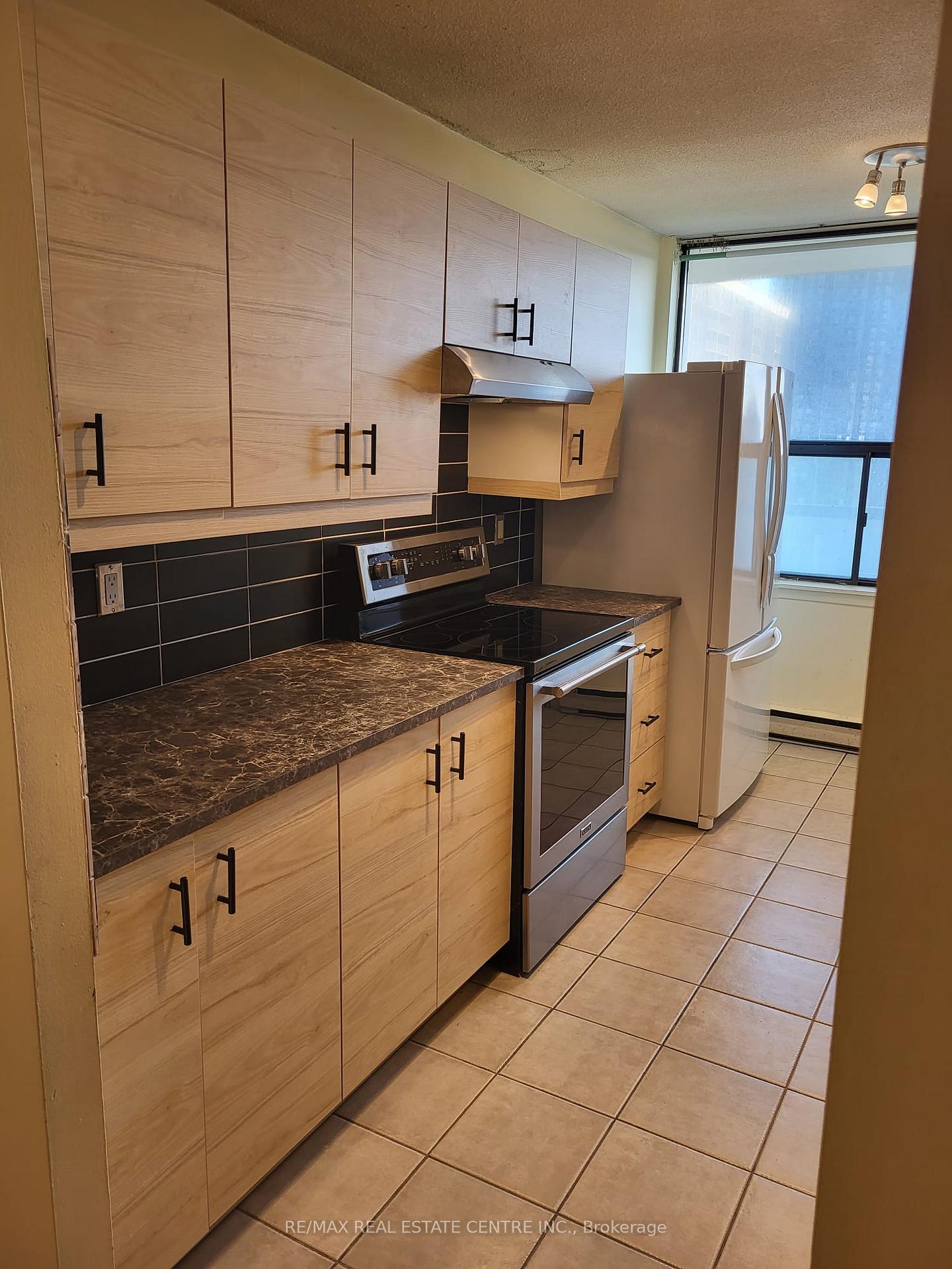 Photo 9 of Unit 1202, 17 Knightsbridge Road, Brampton, Queen Street Corridor — HOMEH