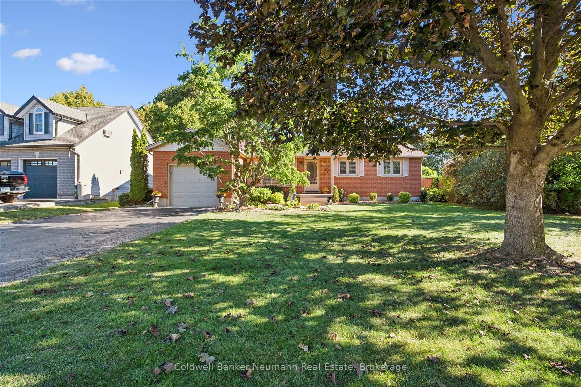 Photo 2 of 120 Landrex Boulevard, Guelph/Eramosa, Rockwood — HOMEH