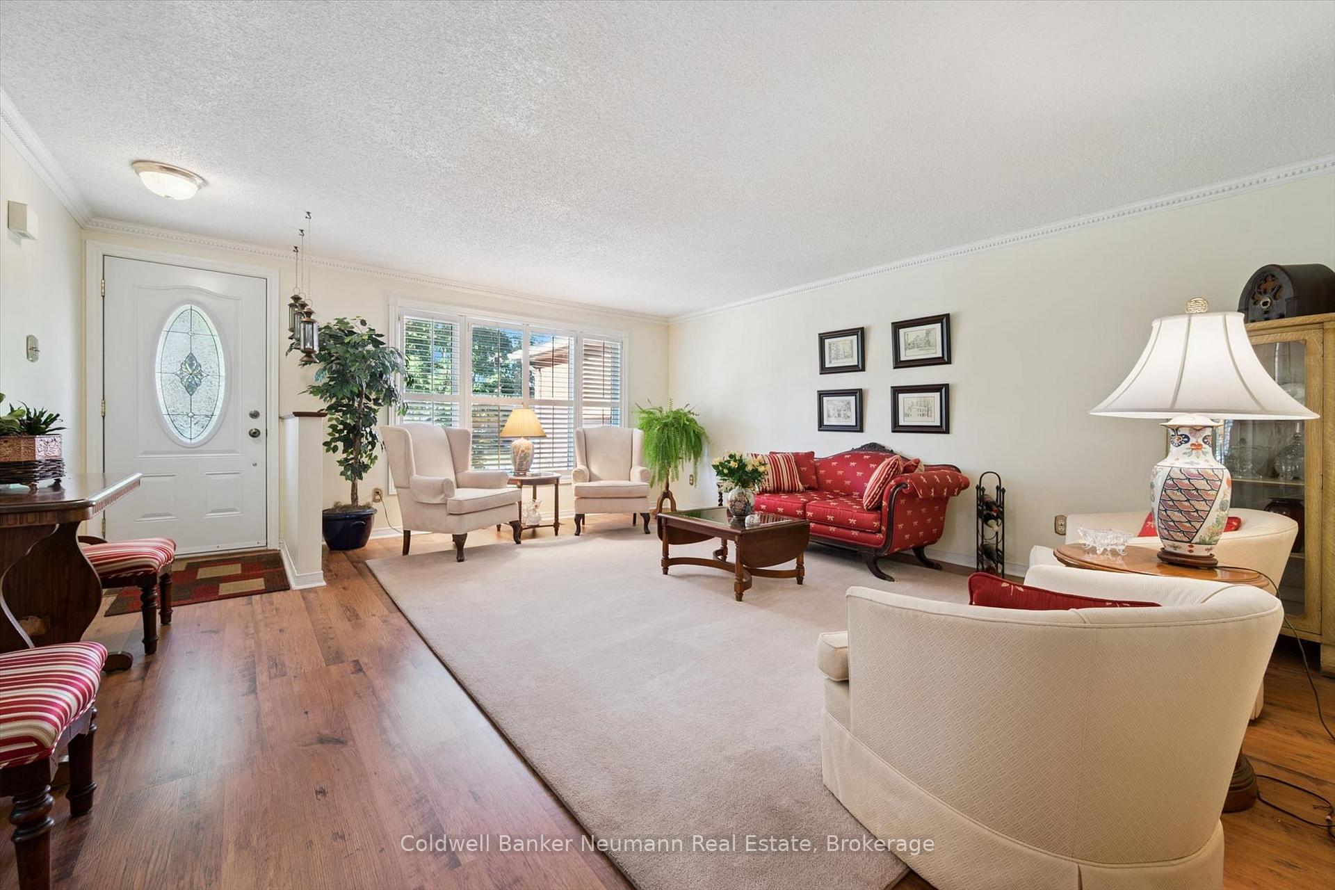 Photo 5 of 120 Landrex Boulevard, Guelph/Eramosa, Rockwood — HOMEH