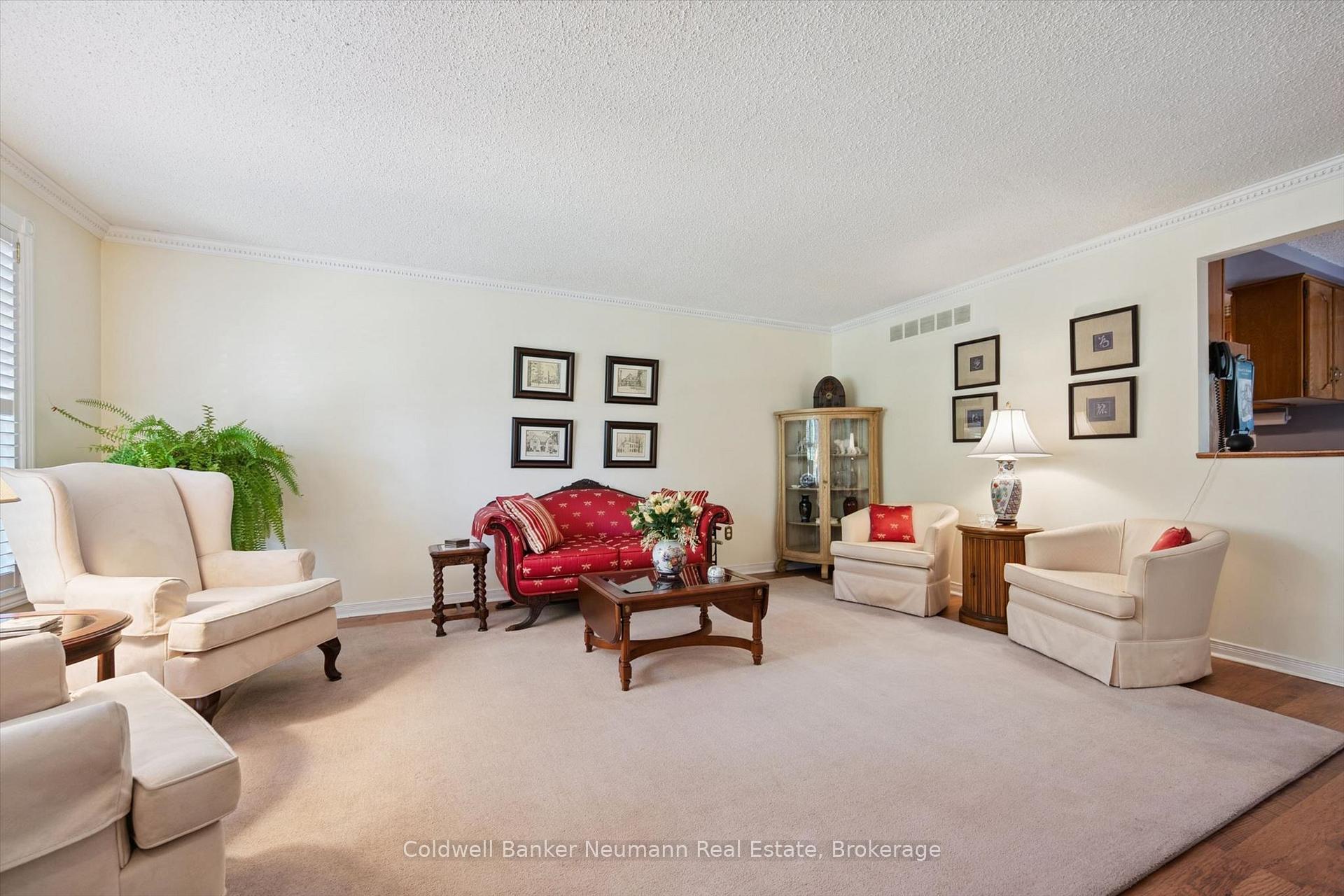 Photo 6 of 120 Landrex Boulevard, Guelph/Eramosa, Rockwood — HOMEH