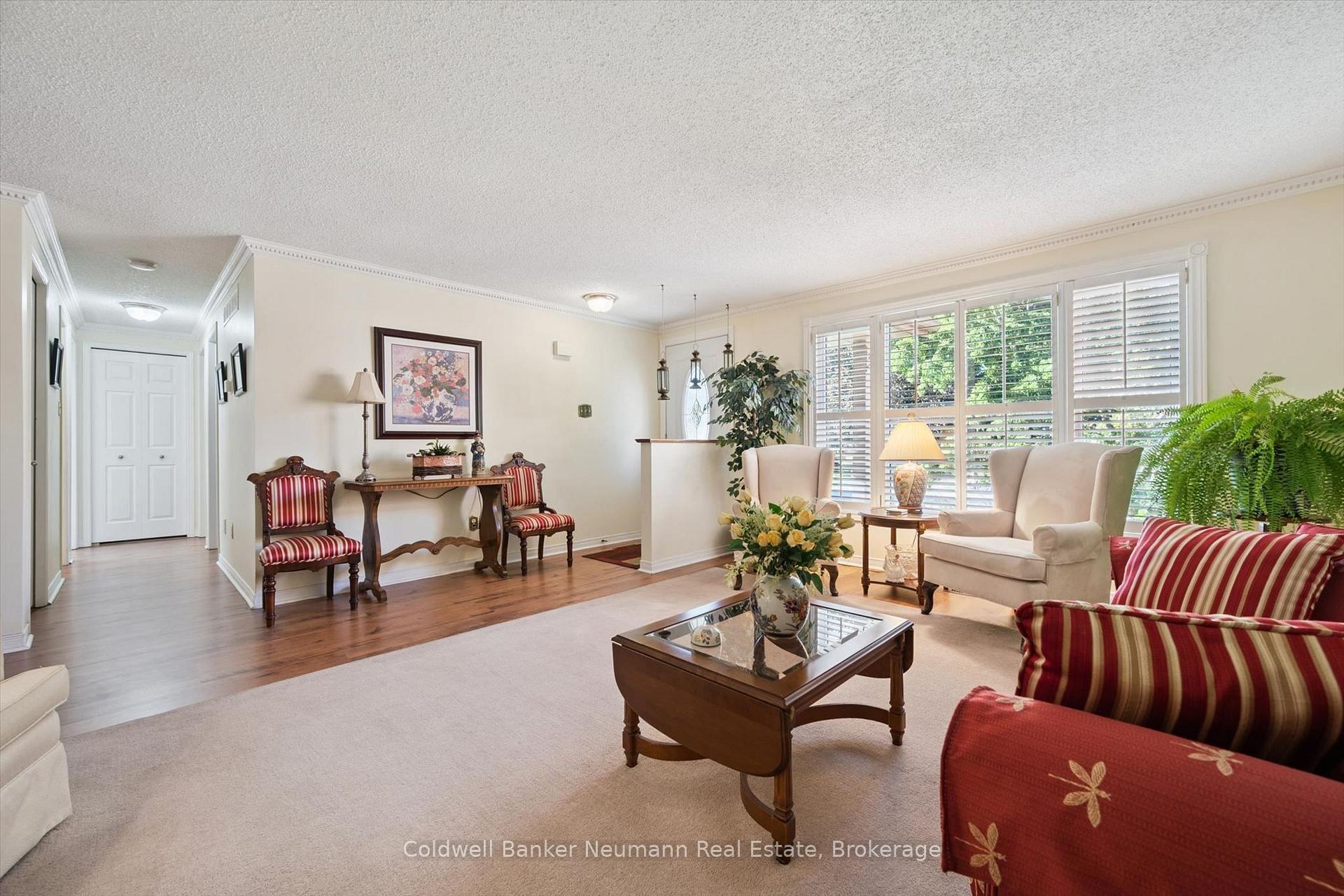 Photo 7 of 120 Landrex Boulevard, Guelph/Eramosa, Rockwood — HOMEH