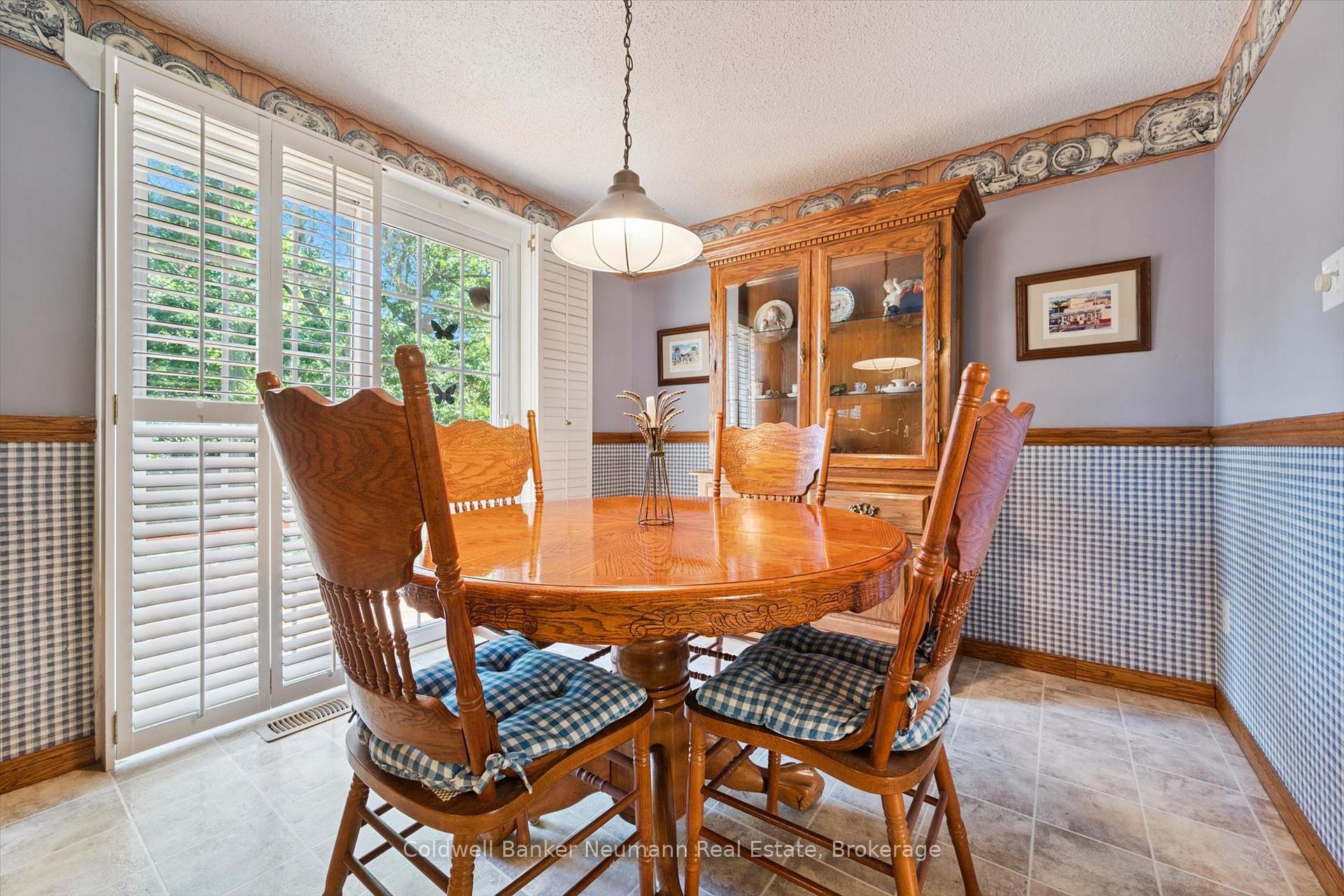 Photo 9 of 120 Landrex Boulevard, Guelph/Eramosa, Rockwood — HOMEH