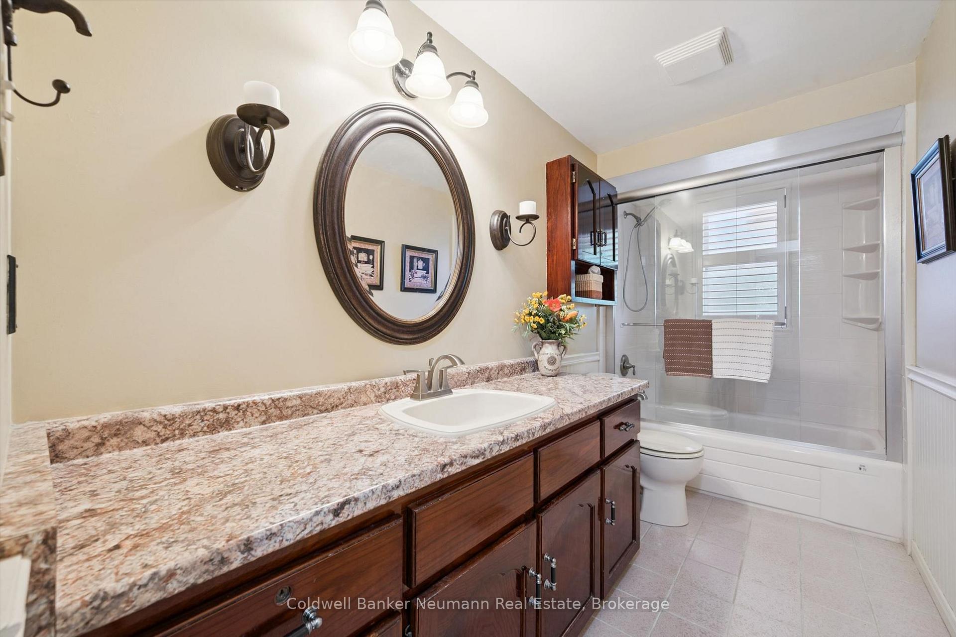 Photo 16 of 120 Landrex Boulevard, Guelph/Eramosa, Rockwood — HOMEH