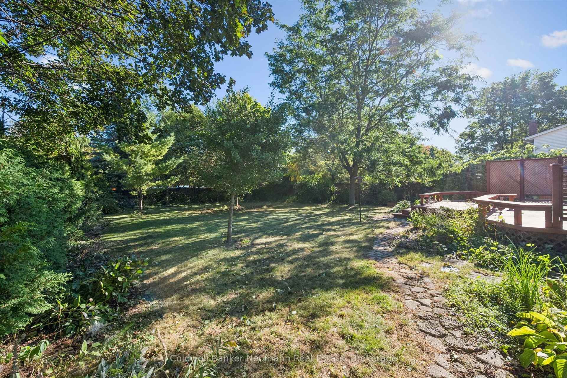 Photo 21 of 120 Landrex Boulevard, Guelph/Eramosa, Rockwood — HOMEH