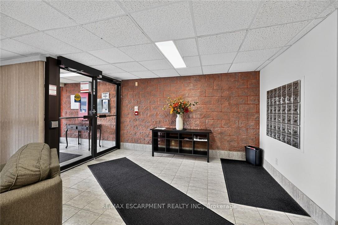 Photo 4 of Unit 202, 5 Mill Pond Court, Norfolk, Simcoe — HOMEH