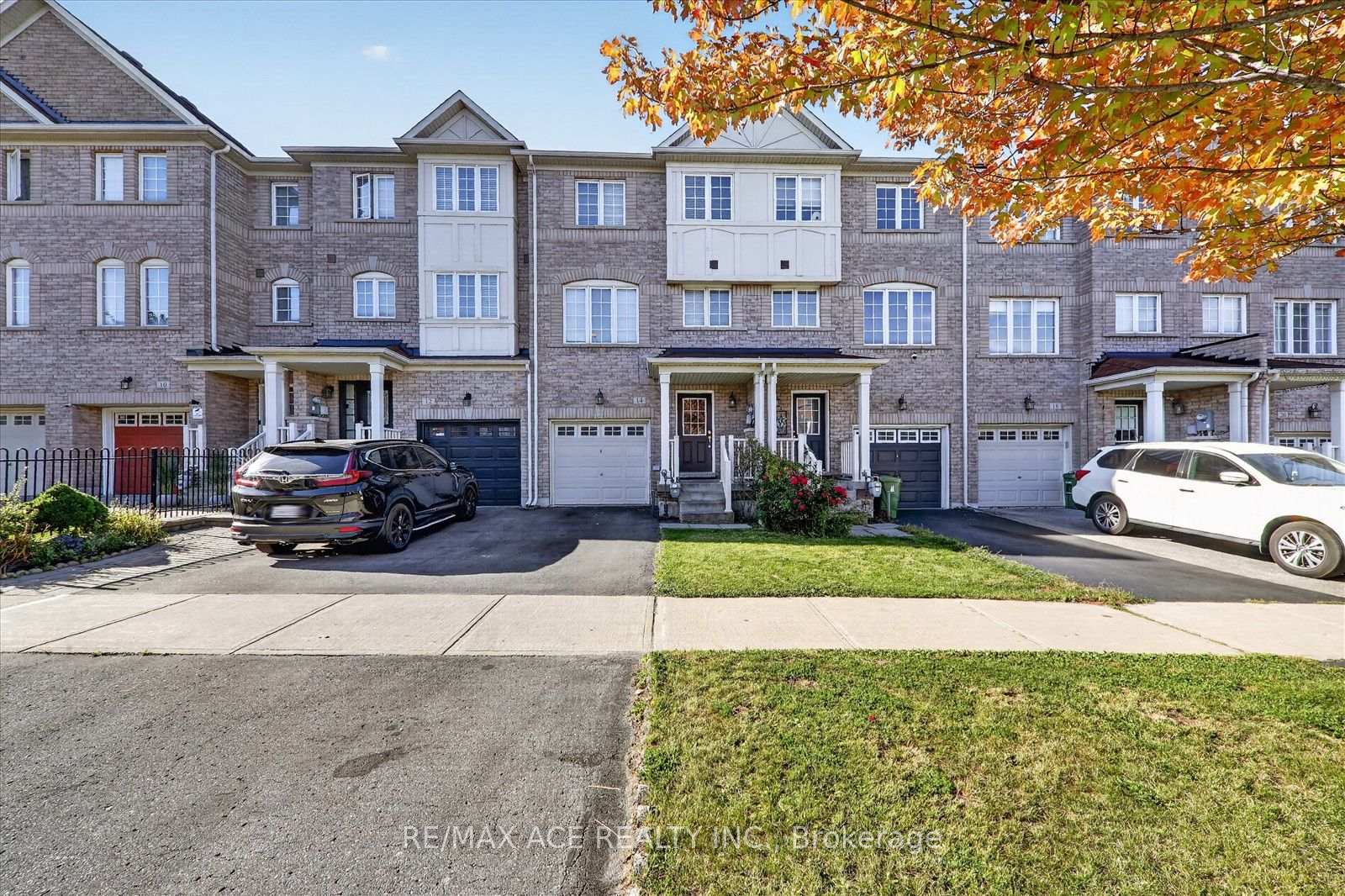 Photo 2 of 14 Pilkington Crescent, Whitby, Pringle Creek — HOMEH