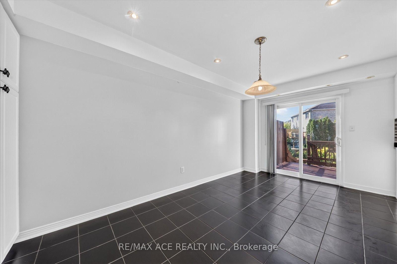 Photo 16 of 14 Pilkington Crescent, Whitby, Pringle Creek — HOMEH