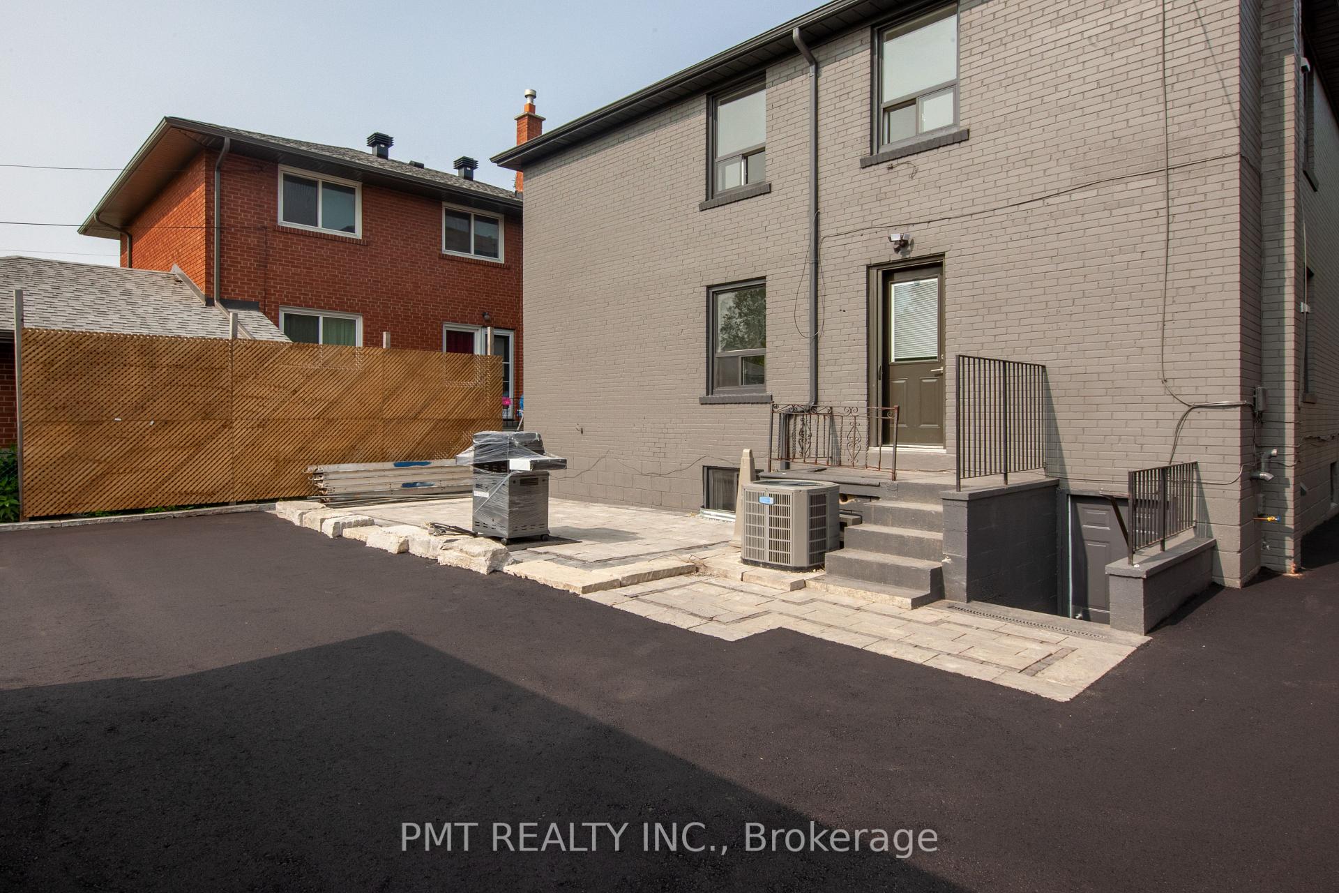 Photo 10 of Unit Basement, 34 Robindale Avenue, Etobicoke, Alderwood — HOMEH