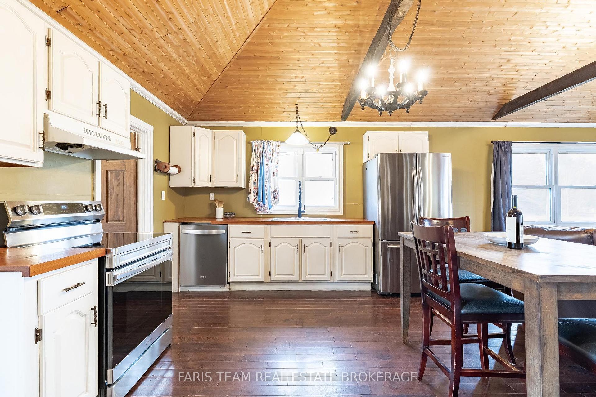 Photo 6 of 1417 Maple Way, Innisfil, Rural Innisfil — HOMEH