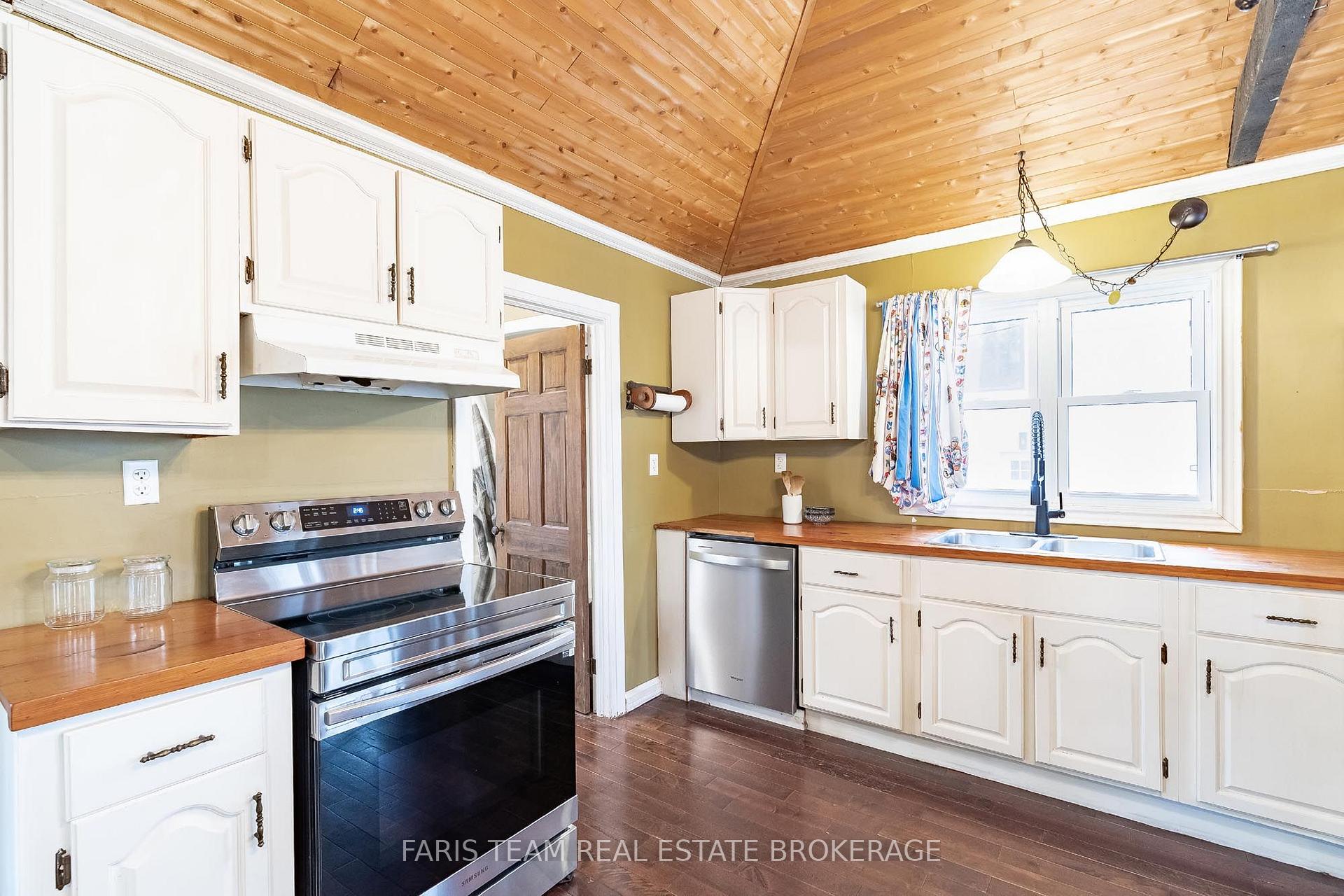 Photo 7 of 1417 Maple Way, Innisfil, Rural Innisfil — HOMEH