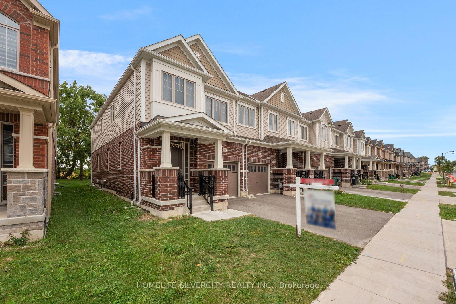 Photo 2 of 210 Broadacre Drive, Kitchener, Victoria Hills — HOMEH