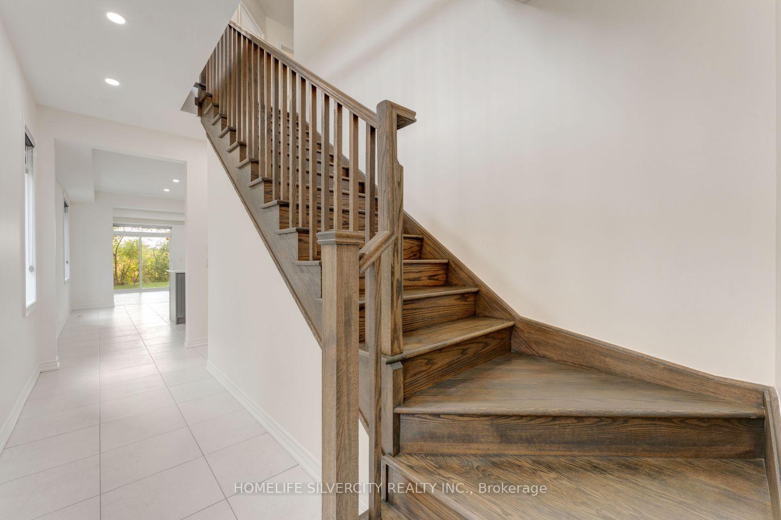 Photo 5 of 210 Broadacre Drive, Kitchener, Victoria Hills — HOMEH